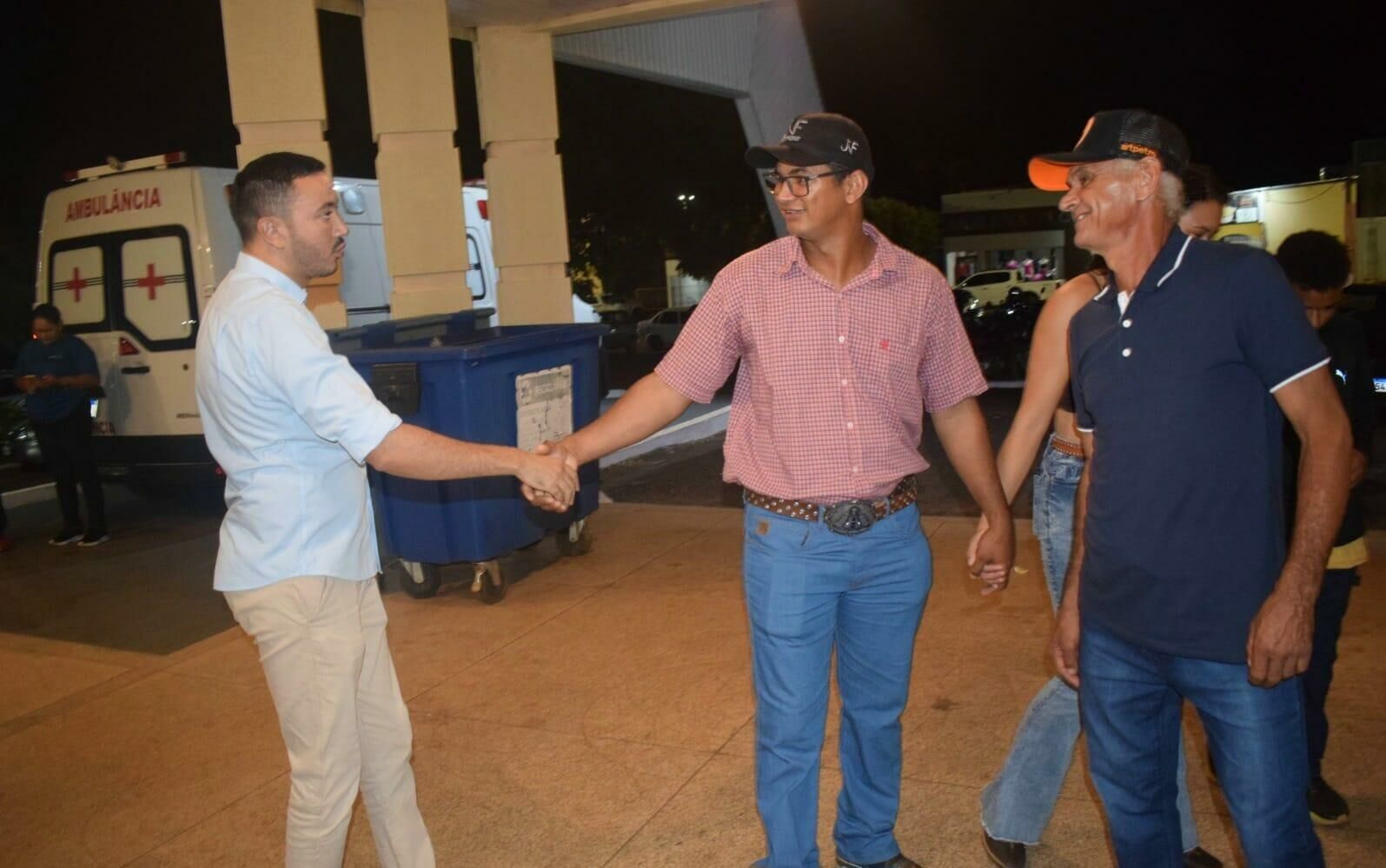 Imagem de compartilhamento para o artigo Prefeito Delegado Murilo marca presença na Festa de São Sebastião e reforça laços com a comunidade da MS Todo dia